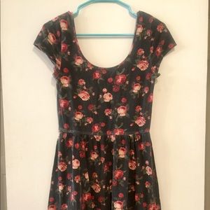 Short Sleeve Skater Dress Size M